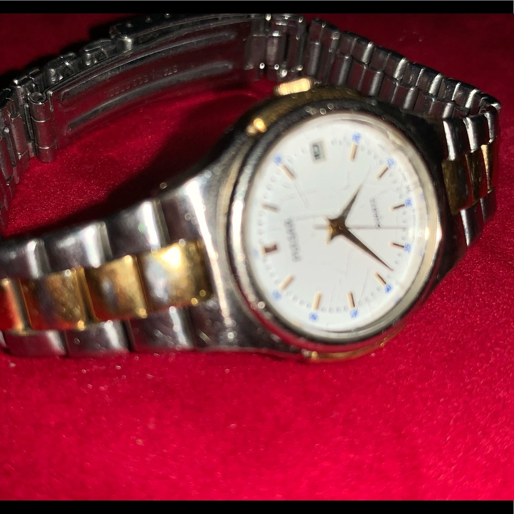 Ladies Pulsar Watch - Picture 3 of 5